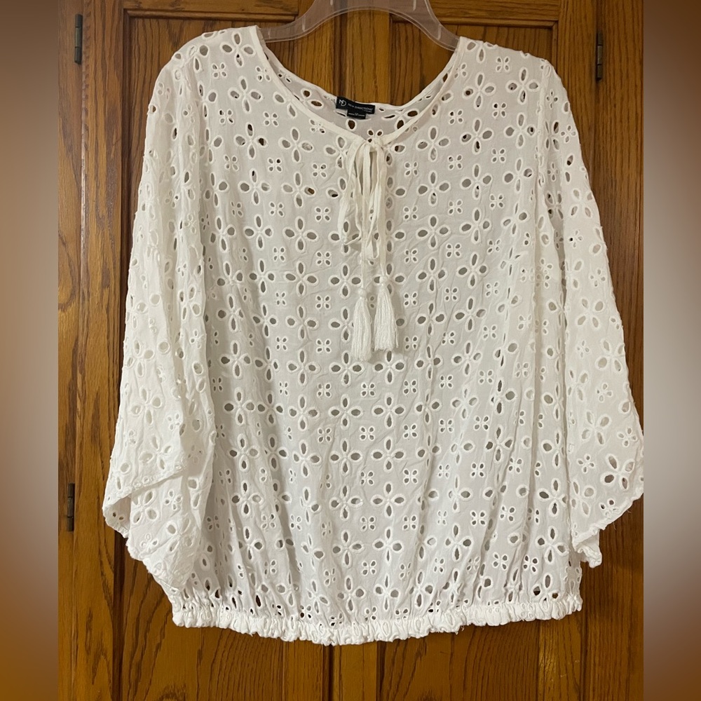 Plus size women’s 1x white  top